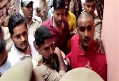 मऊ: प्रार्थना के नाम पर 5 सालों से चल रहा था ईसाई धर्मांतरण, पादरी ...