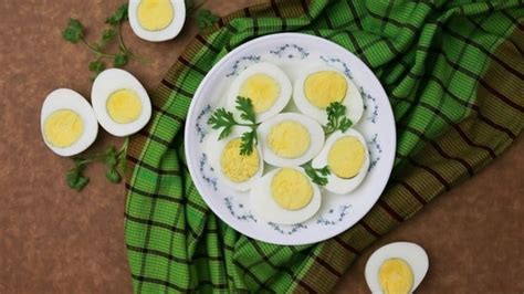 Longevity doctor explains what happens when you eat up to 4 eggs every ...