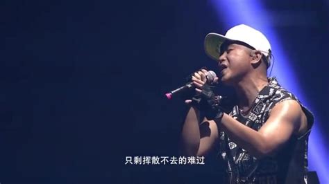 宋健彰 (弹头)「枫+退后+搁浅」周杰伦地表最强演唱会 LIVE,音乐,流行音乐,好看视频