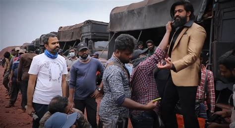 Aamir To Star In Ghajini 2 & KGF Director's Next With Jr NTR; Plans ...