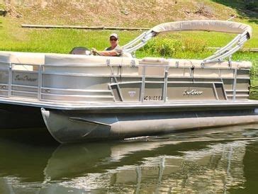 Why Catfish Jacks Pontoon Boat Rental is the Best Choice on Lake