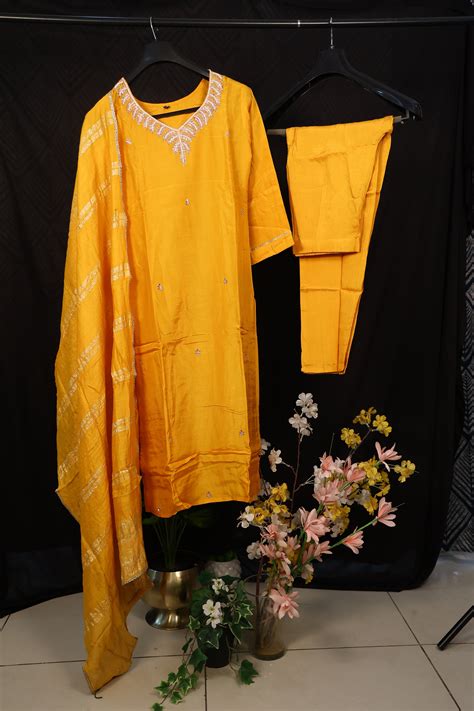 Women Yellow silk Viscose Rayon Kurta Sets