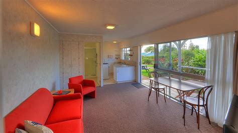 HIBISCUS REGAL (Cascade) - Guesthouse Reviews, Photos, Rate Comparison ...