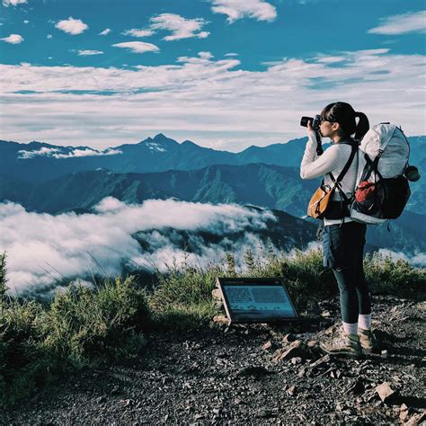 People boating inside a shopping mall in Singapore - Photogallery