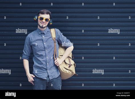 Travel Alone Man 的图像结果