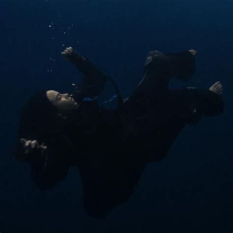 LOVELY (FEAT. KHALID) (EN ESPAÑOL) - Billie Eilish - LETRAS.COM