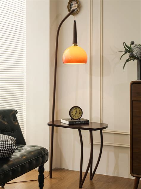 Cantilever Wood Accent Floor Lamp – Vakkerlight