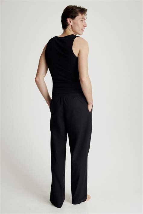 Relaxed Fit Poplin trousers - Black - Men | H&M IN