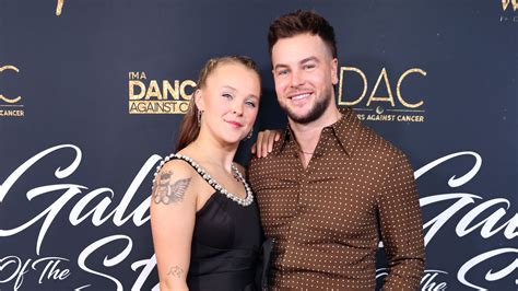 JoJo Siwa and Chris Hughes Make Red Carpet Debut as Couple