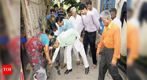 Municipality head falls at defaulters' feet to urge them to construct ...