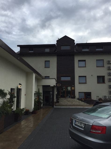 OLD TREE HOME & RESTAURANT (Oswiecim) - Hostel Reviews, Photos, Rate ...