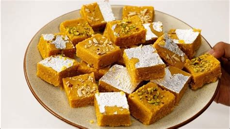 Diwali Festival 2021: तोंडात टाकताच विरघळणारी खवा-बेसन बर्फी, वाचा ...