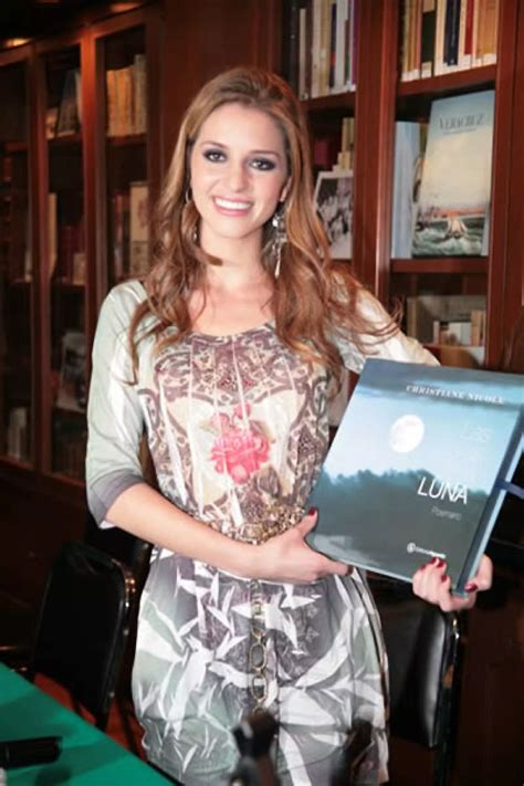 Christiane Burillo presenta su libro Las Caras de la Luna