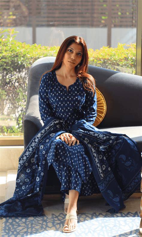 Cotton Indigo Small Print Suit with Cotton Printed Dupatta – Baareeki