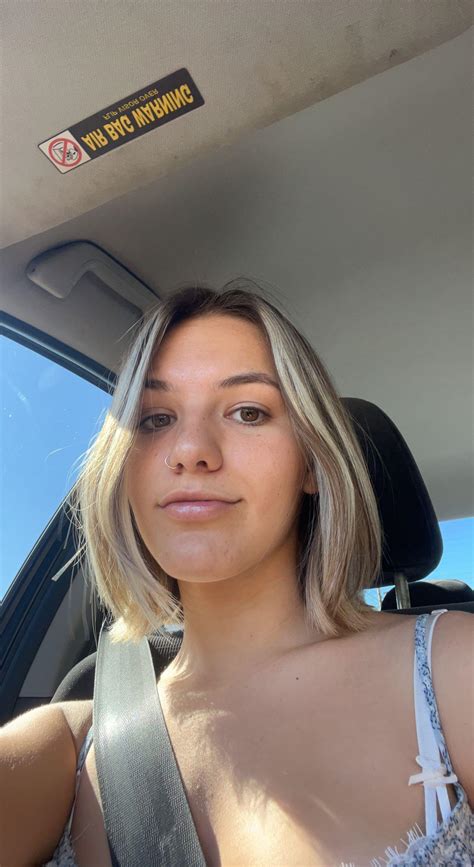 horny 18 year old with a free account and frequent posts 🤷🏼‍♀️ why not cum see ;) : r ...