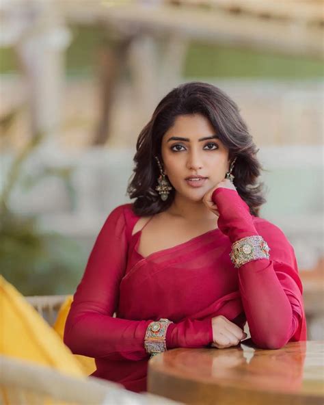 Eesha Rebba : కాటుక కళ్ళతో కవ్విస్తూ.. చీరతో మతి చెడగొడుతూ.. ఈషా రెబ్బ ...