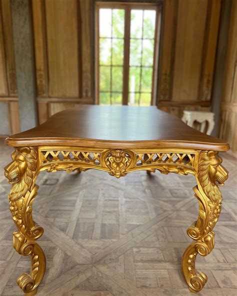 Baroque centre table with lion motifs – Parrot & Lily