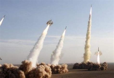 靴子终于落地，伊朗报复行动来了，导弹一批接一批地飞向美军基地_袭击