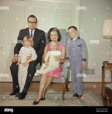 Bill Moyers at home with wife Judith and children Suzanne 3½, Cope 6 ...