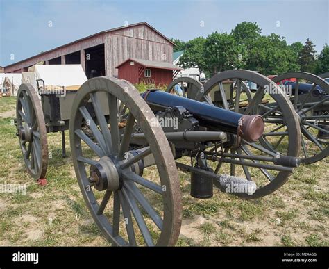 American Civil War field cannon artillery Stock Photo - Alamy