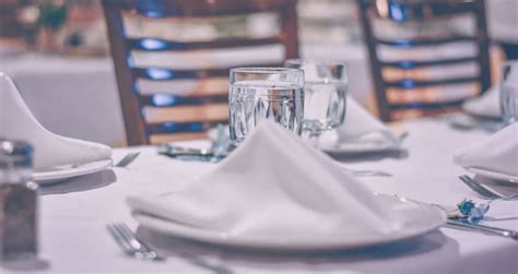 Restaurant Table Linens 的图像结果