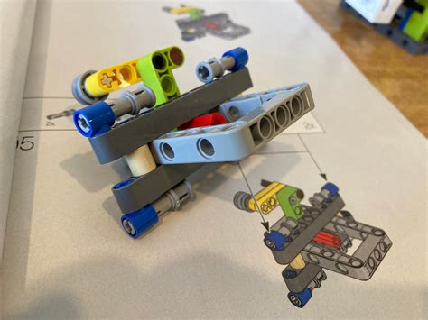 Slideshow: We Build the $200 LEGO R2-D2