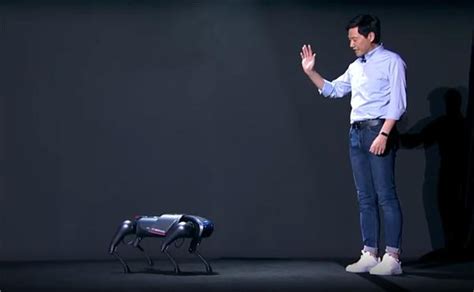 马斯克侧目！雷军发布全尺寸人形仿生机器人“铁大”：小米自研实力爆表--快科技--科技改变未来