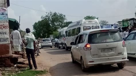 तेज रफ्तार से आ रही कार ने बुजुर्ग को मारी टक्कर, हवा में उछल गया बच्चा ...