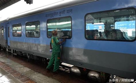 刚刚上线的印度第二代“半高铁”列车，撞了_腾讯新闻