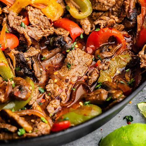 These easy fajitas are made with juicy flank steak and homemade ...