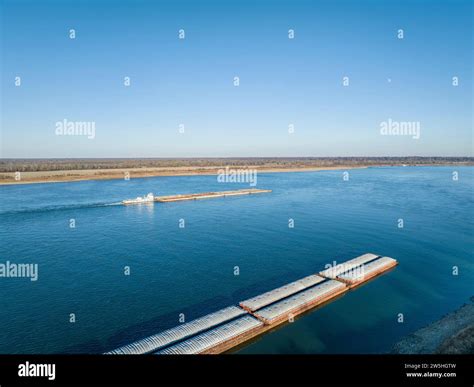 Towboat and barges hi-res stock photography and images - Alamy