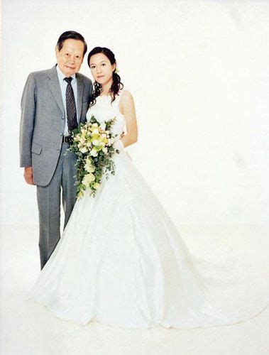 张嘉译王海燕结婚13年，恩爱16年，虽都是二婚，但是却很幸福-搜狐大视野-搜狐新闻