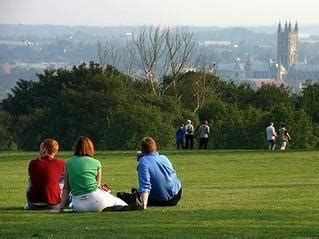 英国留学研究生申请条件学费是多少申请时间表-英国留学申请流程-英国专升本研究生申请条件