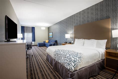 La Quinta Inn & Suites by Wyndham Buffalo Amherst | Buffalo, NY Hotels