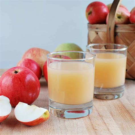 Apple Juice Recipe - Yummieliciouz