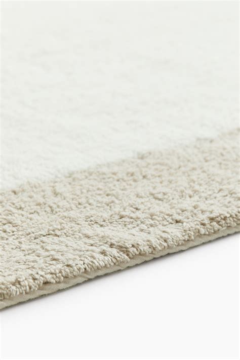 Greige Tufted bath mat at H&M Home | H&M IN