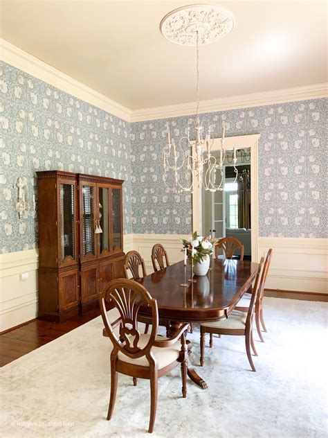 Elegant Wallpaper Ideas for Your Formal Dining Room