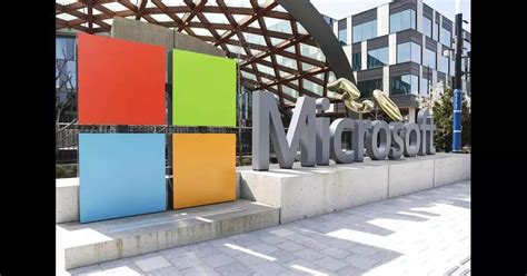 Is Outlook down? Millions report login issues — When will Microsoft fix it?