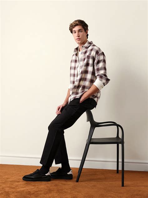 Smart-Casual Ways to Wear Flannel Shirts to the Office | The Bear House