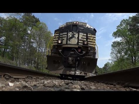 Train Runs Over Camera Fast CSX 的图像结果