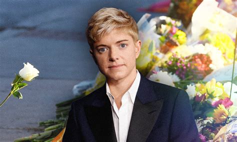 Mae Martin comes out as non-binary and updates pronouns