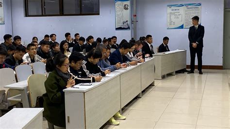 管理学院2015级年级分会主席换届选举会顺利举行 - 兰州大学管理学院