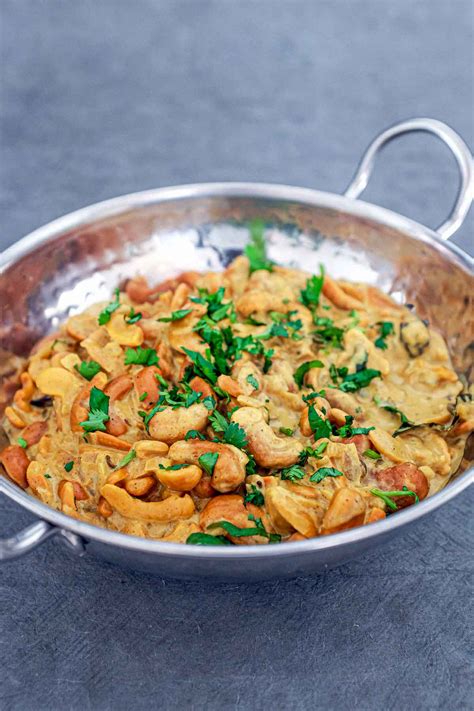 Cashew Nut Curry (Kaju Maluwa) - from Cook Eat World