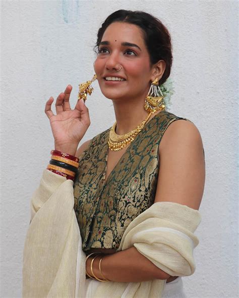 Stylish Blouse Designs | Buy Blouses Online For Women -Chidiyaa