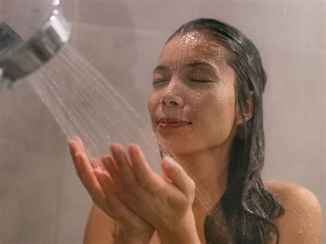 Why Your Shower Routine Might Be Making Your Psoriasis Scalp Flakes Wo ...