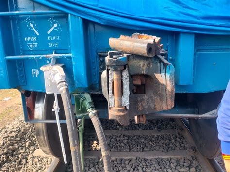 Coupling between wagons of goods train breaks near Godhra railway ...