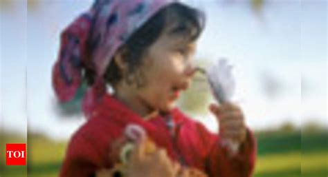 What triggers summer allergies? - Times of India