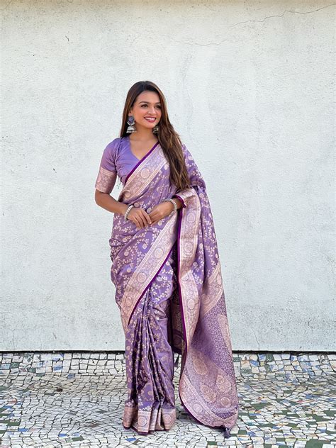 Buy Levender Banarasi Silk Blend Saree With Blouse Piece 24162 Online ...