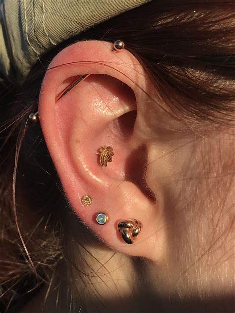 10 minute old 3rd lobe piercing! : r/piercing
