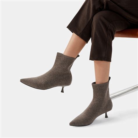 Naomi Wool Pointy Washable Kitten Heel Boots in Coffee Grey | VIVAIA